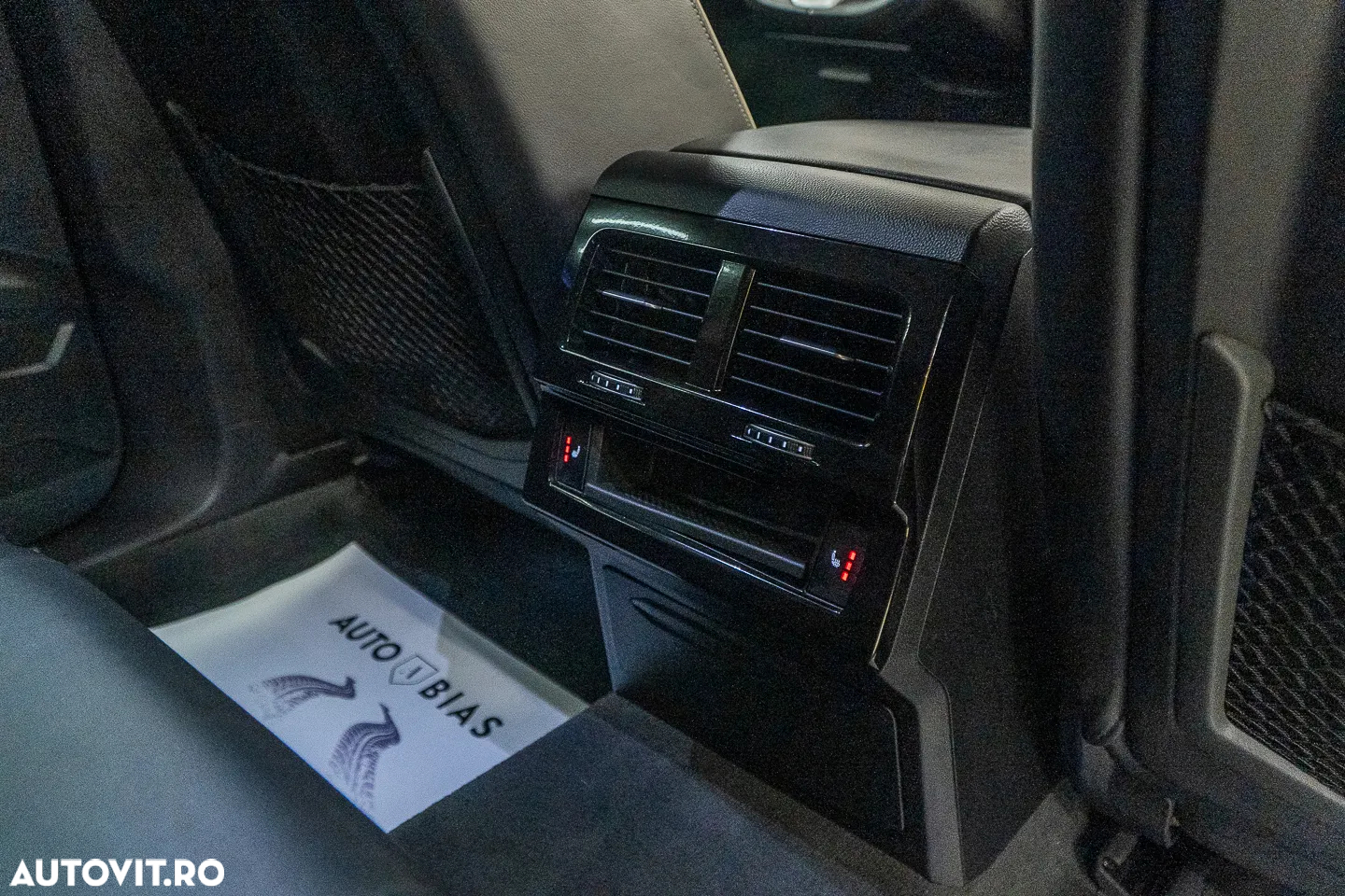 Volkswagen Touareg V6 TDI 4MOTION Elegance - 12