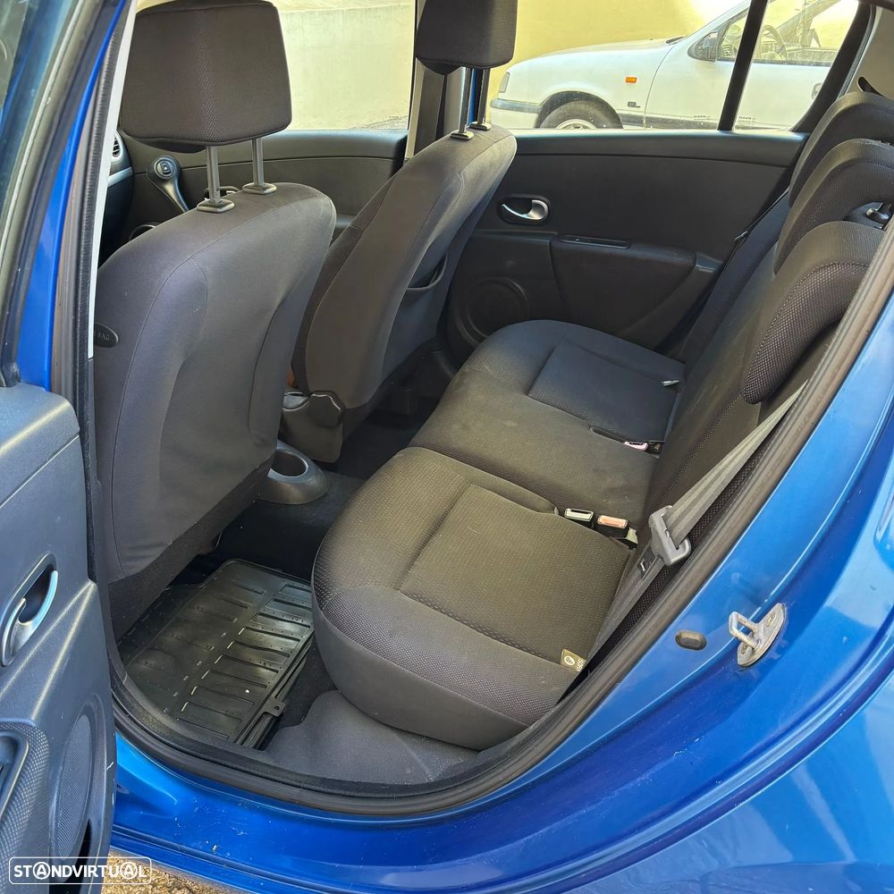 Renault Clio 1.2 16V Dynamique S - 9
