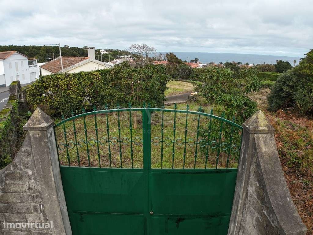 Moradia T3 nas Capelas com Terreno com Viabilidade de Construção - Grande imagem: 2/14