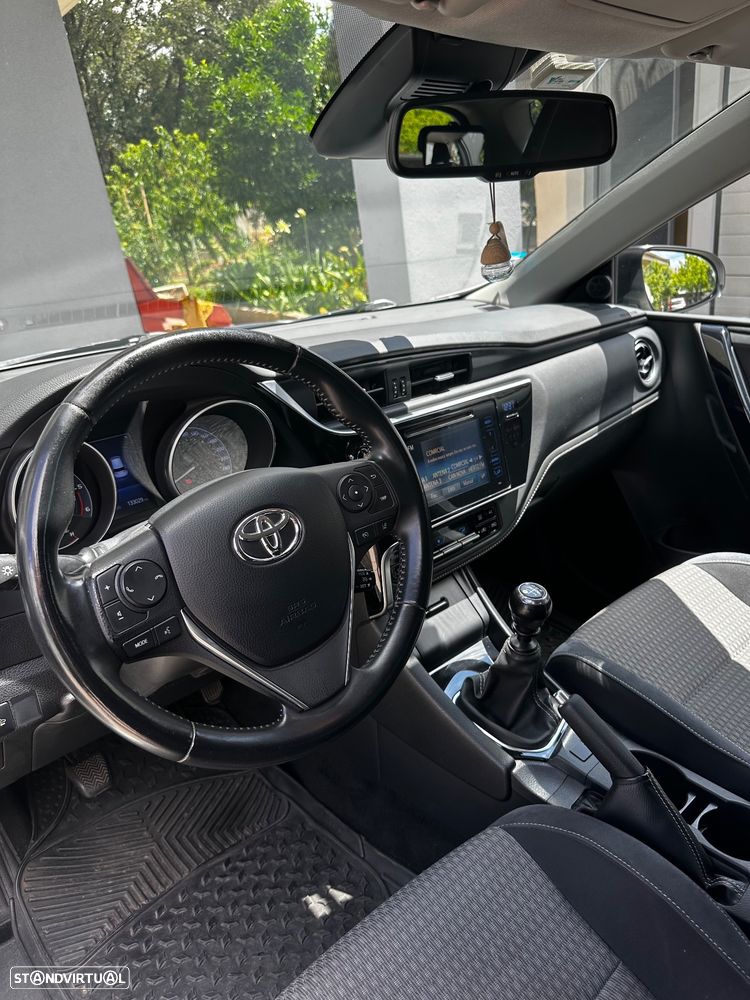 Toyota Auris 1.4 D-4D Comfort+Pack Techno - 27