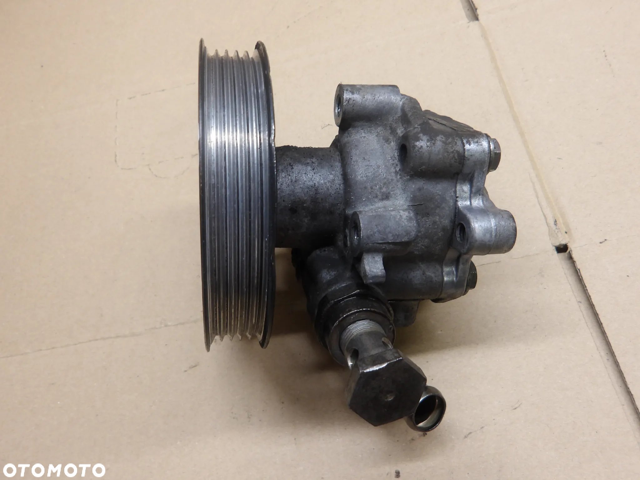 PASSAT B5 FL SEDAN 1.9TDI POMPA WSPOMAGANIA 038145255D - 4