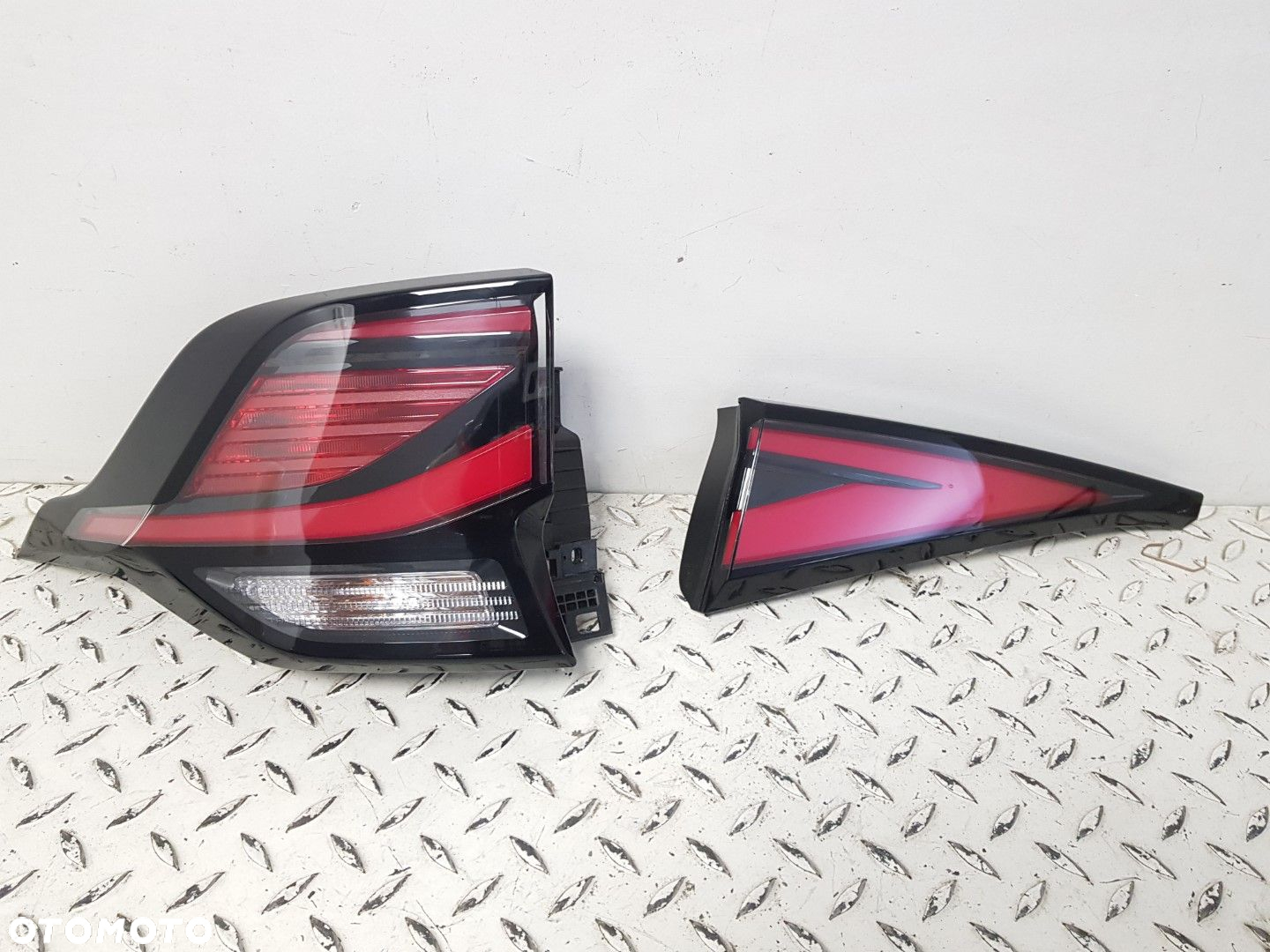 ORYGINALNA LAMPA TYLNA LEWA LED TYŁ LEWY W BŁOTNIK KIA SPORTAGE V 5 NQ5 21-25 92401-R2000 - 2