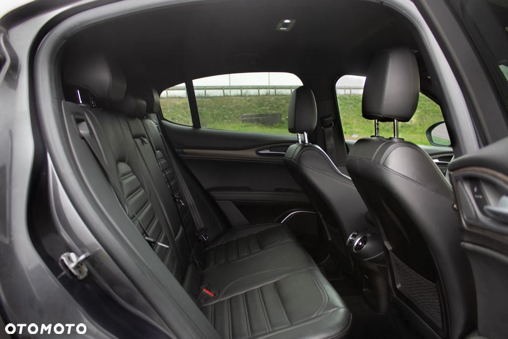 Alfa Romeo Stelvio - 14