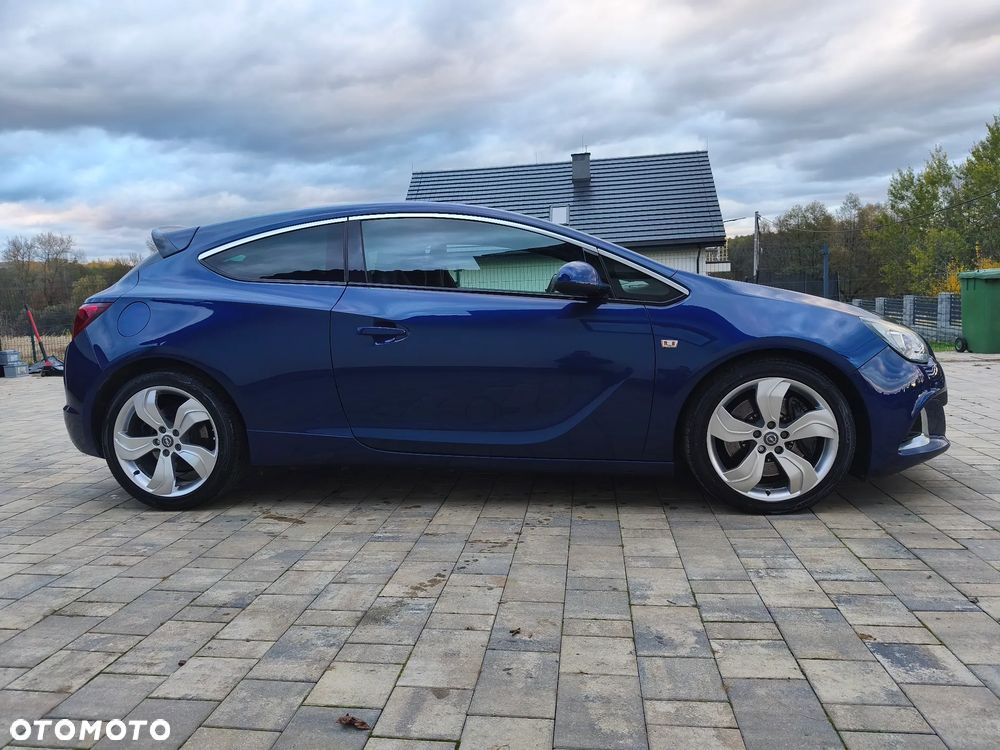 Opel Astra IV GTC OPC - 14