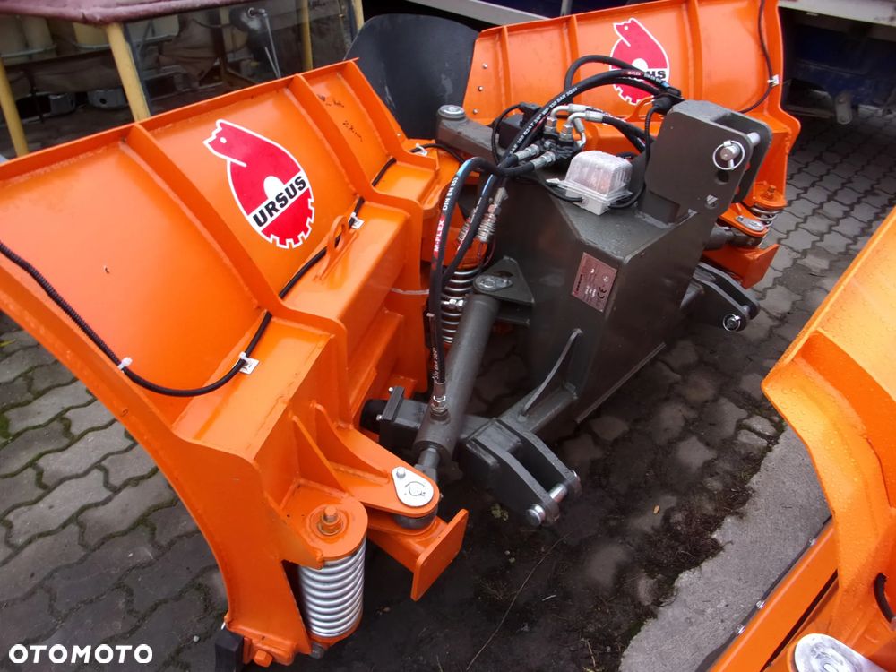 Pronar Posypywarka T-130, T-131, T-132, Piaskarka, Solarka, Rozsiewacz wapna i nawozów RCW, Piaskarka komunalna, solarka rozsiewacz piasku soli KŁOS, Rozsiewacz komunalny N 065 POM Augustów, Pług odśnieżny prosty, łamany, strzałka Ursus, Inter-Tech, Pronar - 28