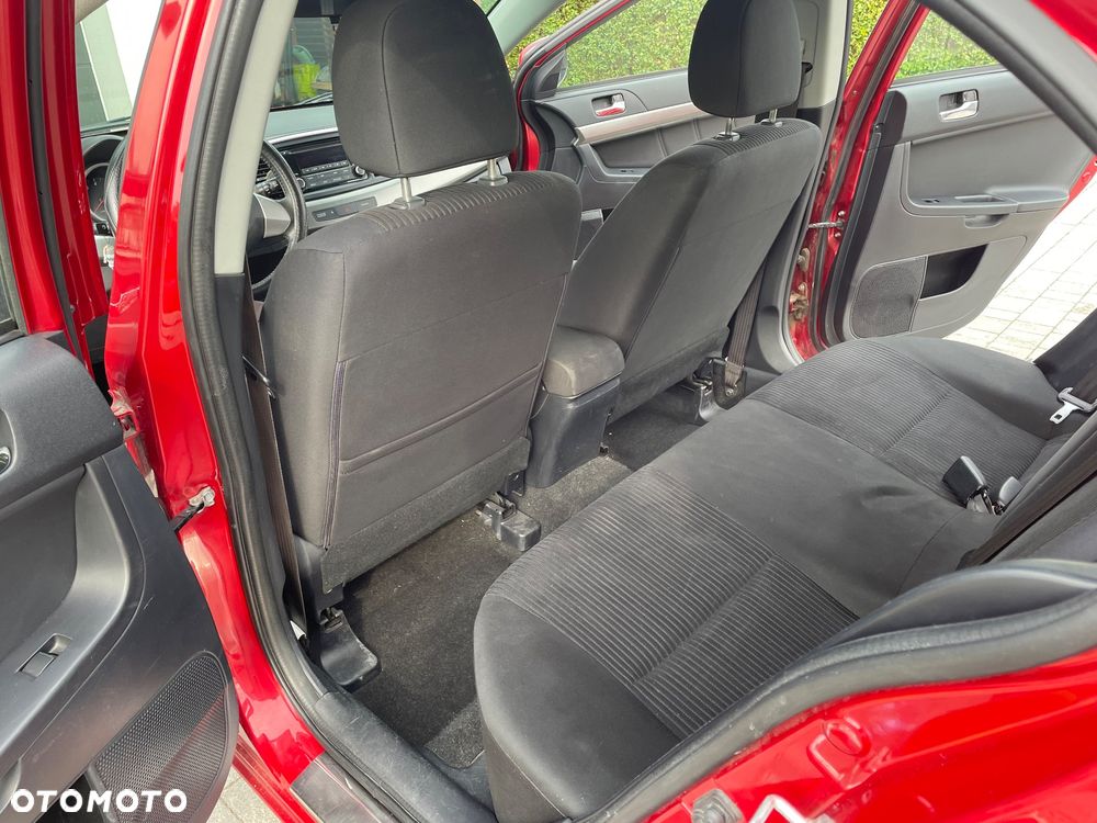 Mitsubishi Lancer 1.6 Inform - 9