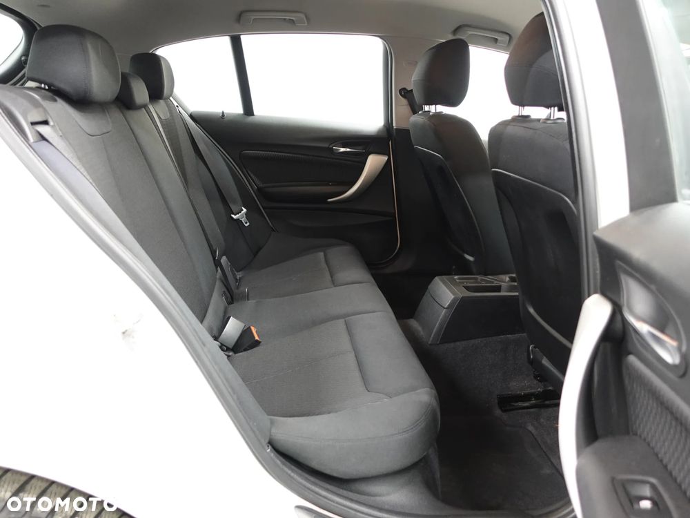 BMW Seria 1 114i - 26
