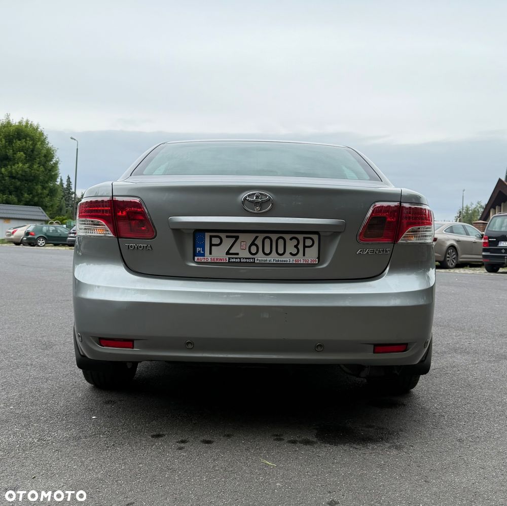 Toyota Avensis - 16