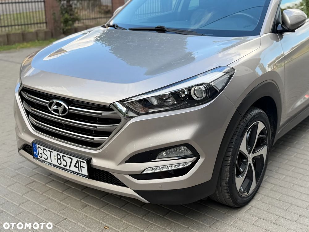Hyundai Tucson 1.7 CRDI BlueDrive TourdePologne 2WD - 19