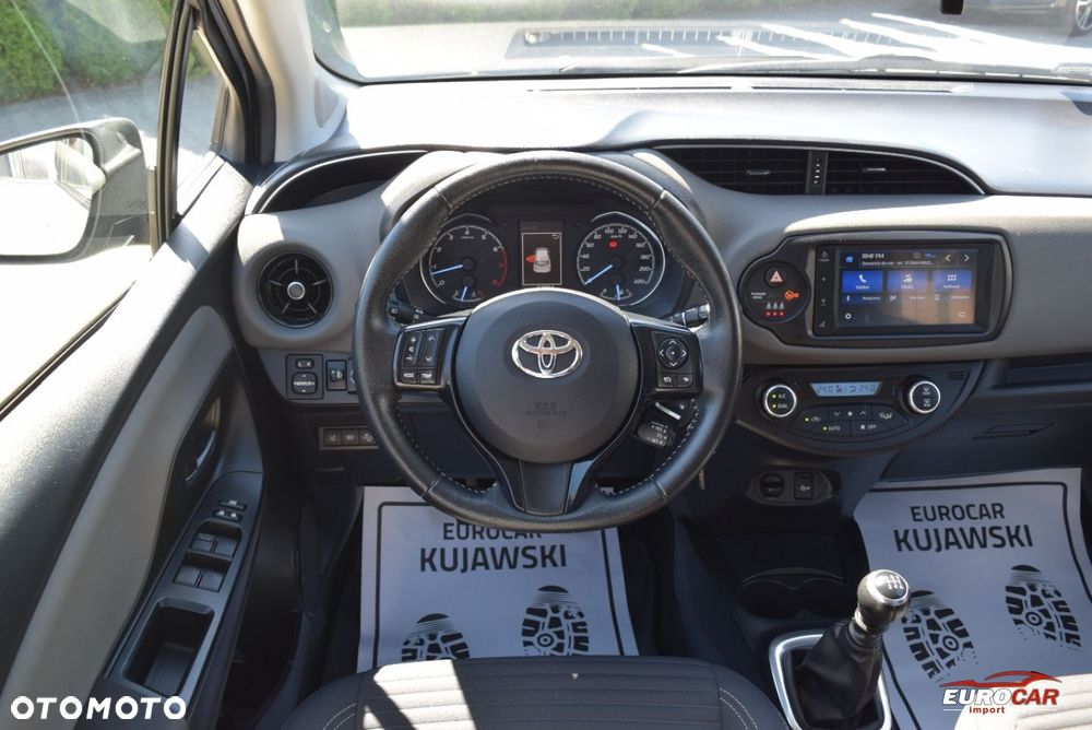 Toyota Yaris 1.5 Premium - 11