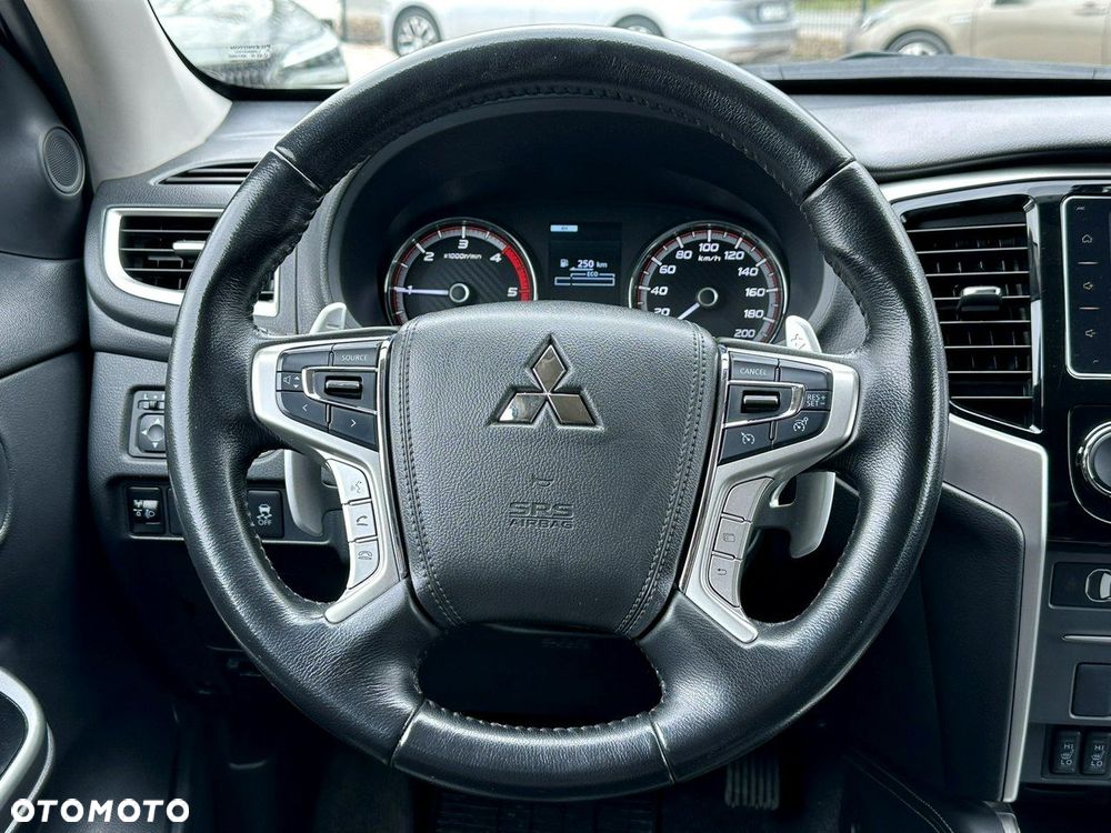 Mitsubishi L200 2.2 d DC Instyle Plus - 25