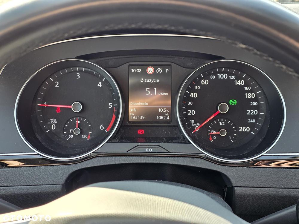 Volkswagen Passat Variant 2.0 TDI SCR DSG Business - 17