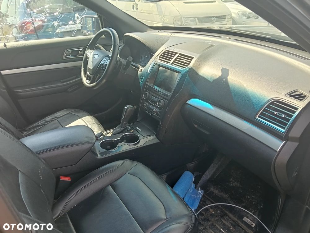 Ford Explorer - 12