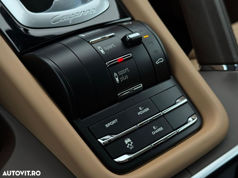 Porsche Cayenne - 24