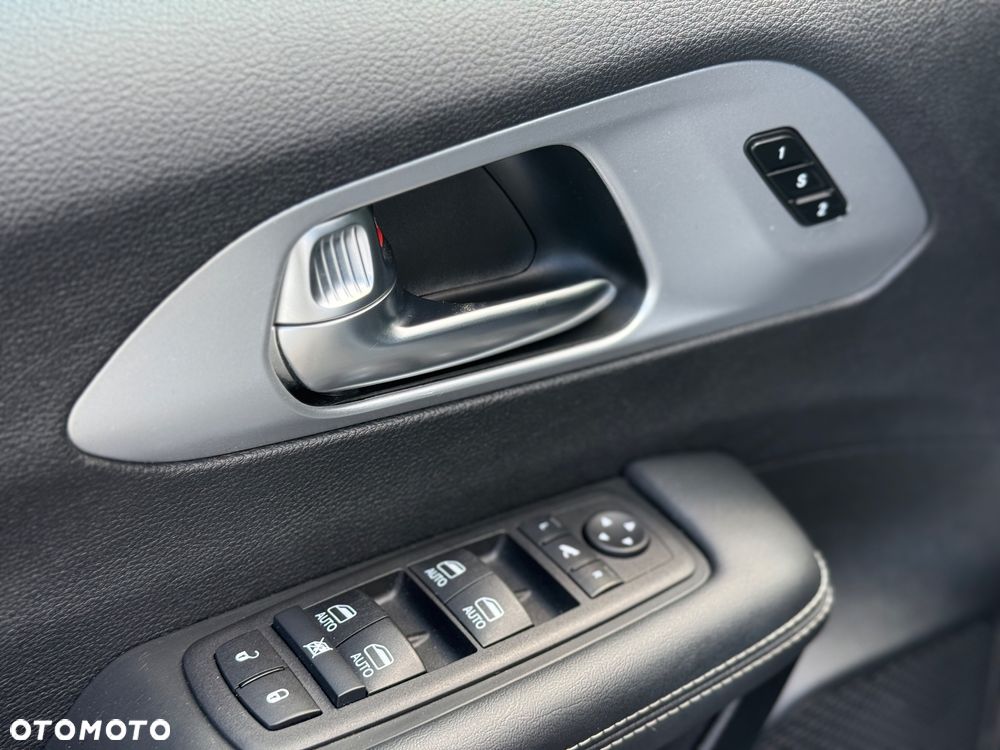 Chrysler Pacifica - 14