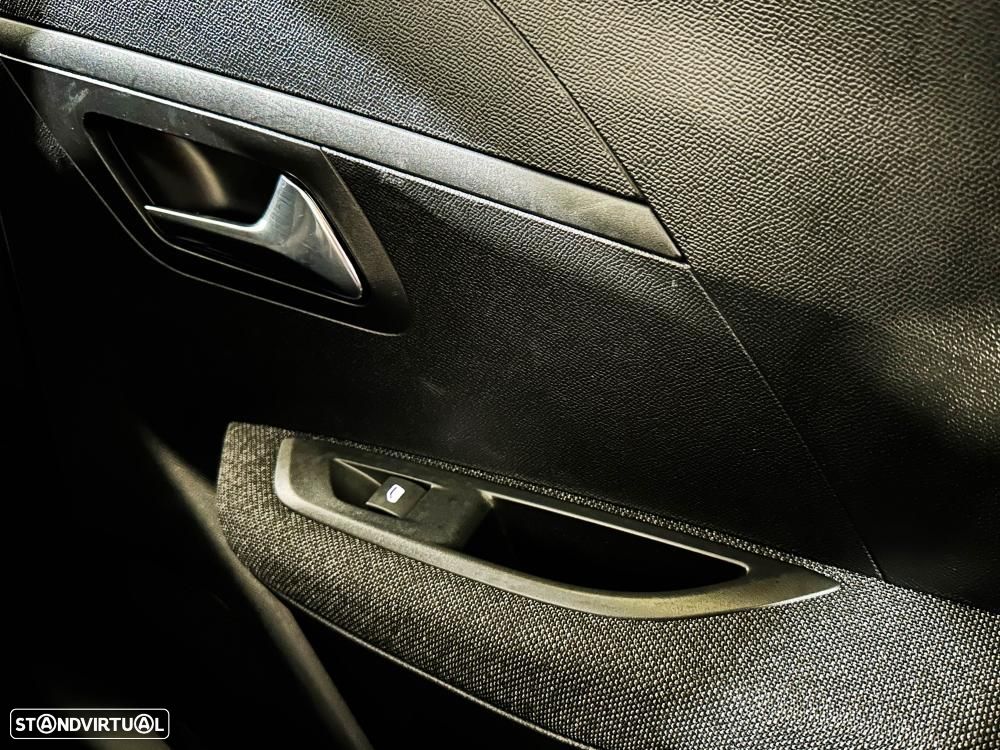 Peugeot e-208 50 kWh SE Style - 24
