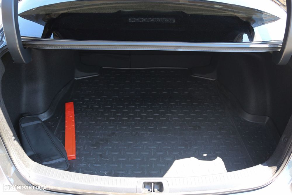 Toyota Corolla SD 1.8 Hybrid Luxury - 45