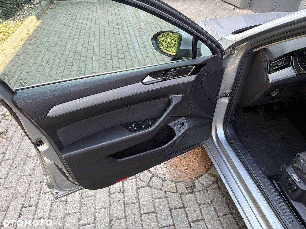 Volkswagen Passat Variant 2.0 TDI EVO Business - 11