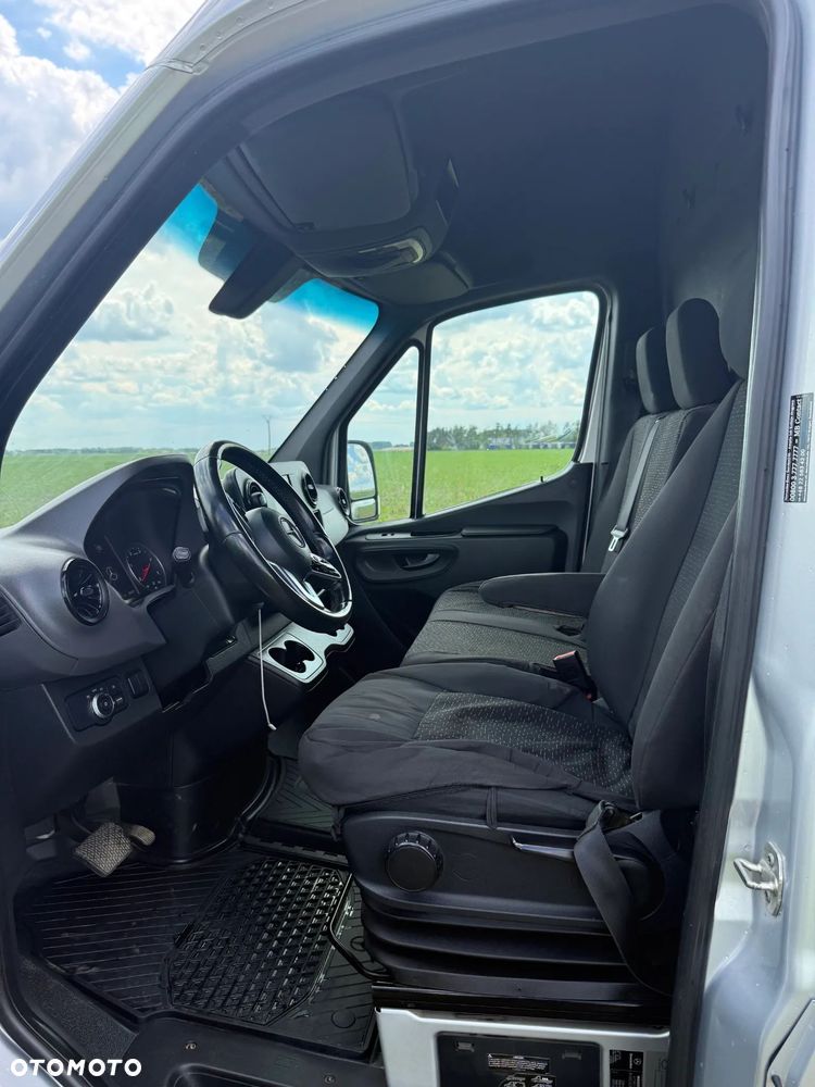 Mercedes-Benz Sprinter - 13