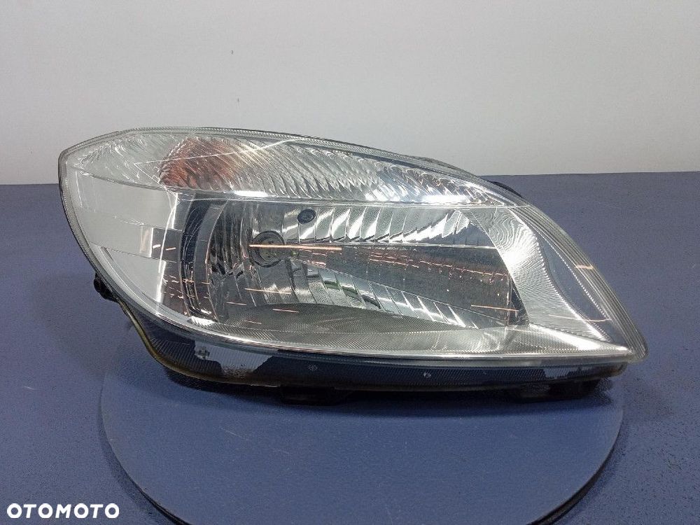 SKODA FABIA II 5J LIFT 10-14 REFLEKTOR PRAWY PRZÓD LAMPA 173088-02 - 1