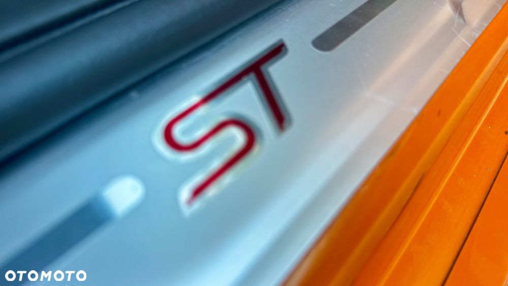 Ford Focus 2.5 ST - 17