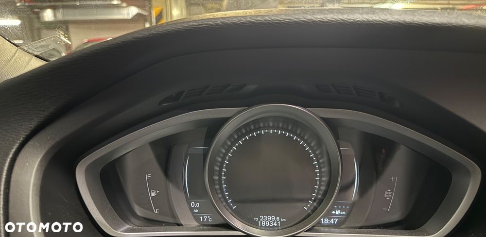 Volvo V40 Cross Country - 10