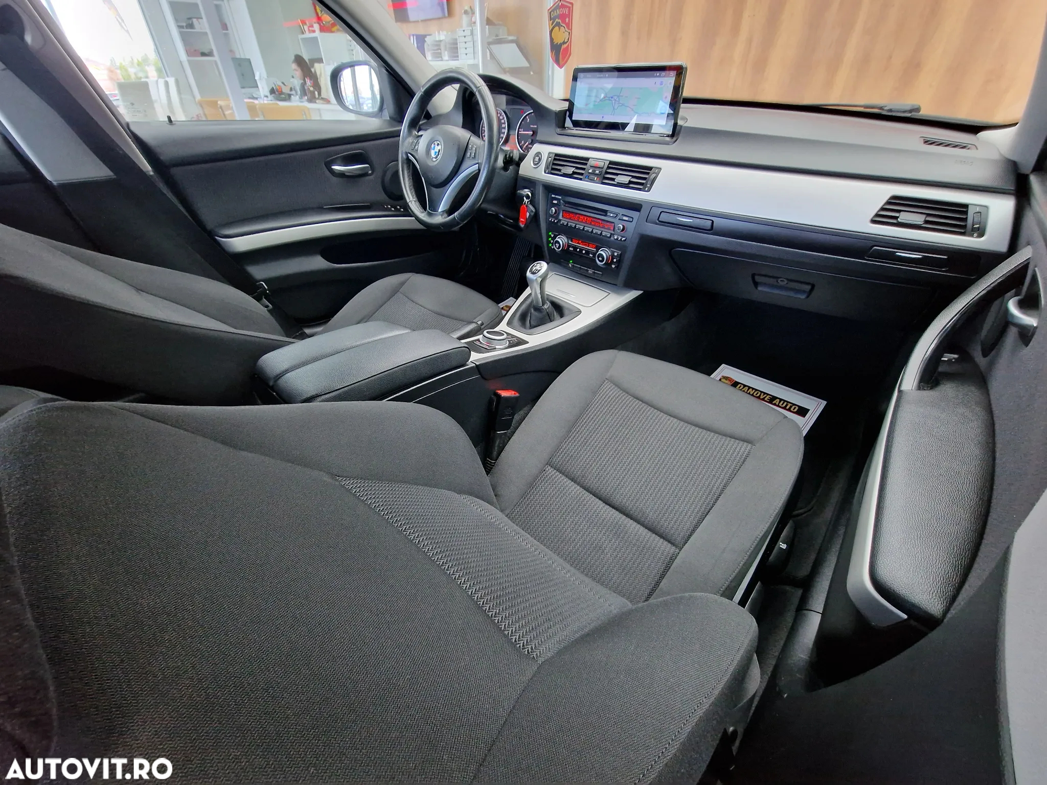 BMW Seria 3 318d - 16