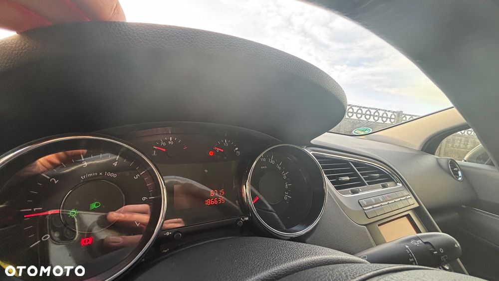 Peugeot 5008 1.6 THP Family 7os - 23