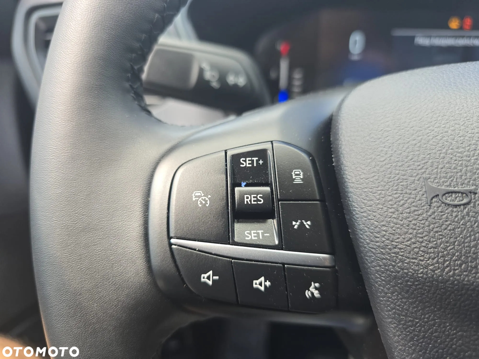 Ford Kuga - 13