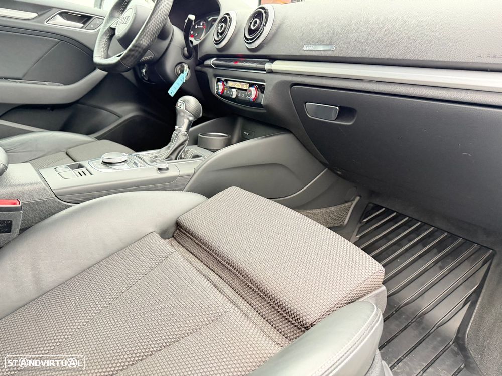 Audi A3 Sportback 1.6 TDI S-line S tronic - 32