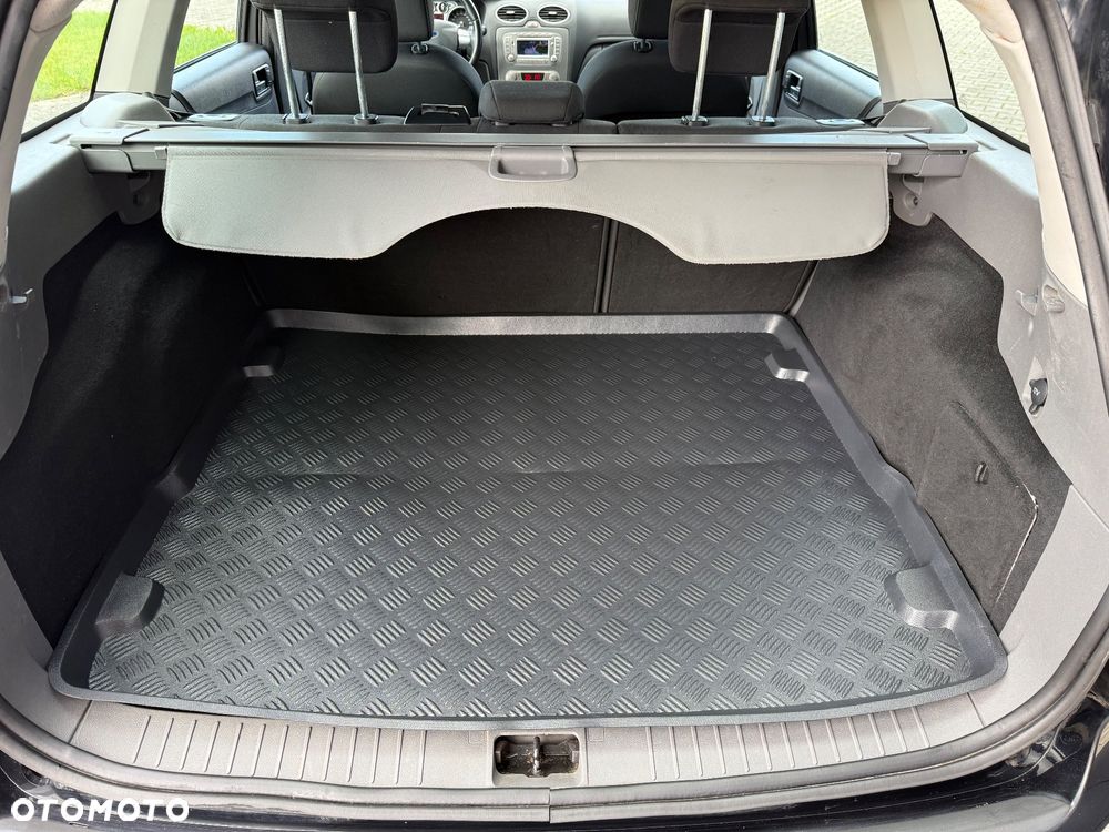 Ford Focus - 32