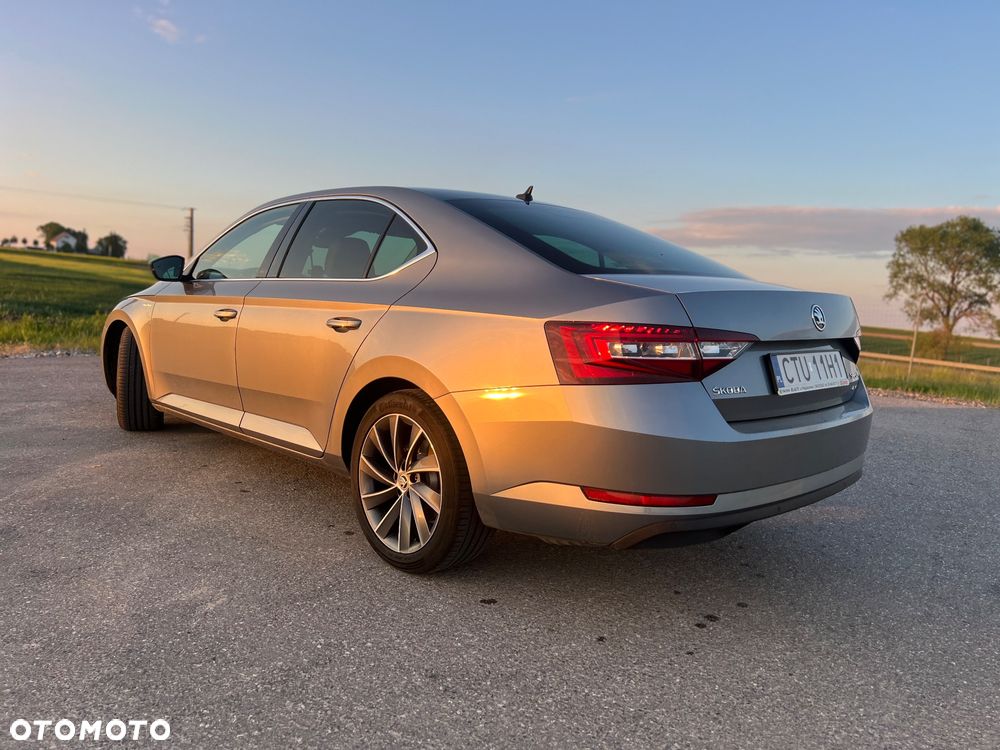 Skoda Superb 2.0 TDI SCR 4x4 L&K DSG - 9