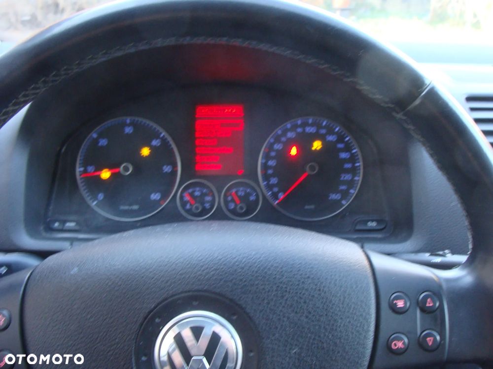 Volkswagen Golf 1.9 TDI DPF United - 11