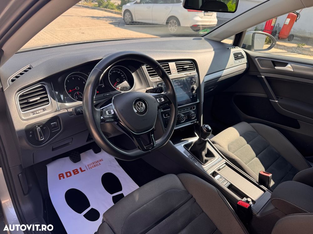 Volkswagen Golf - 11