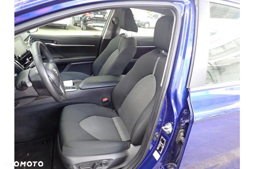 Toyota Camry 2023 photo 4