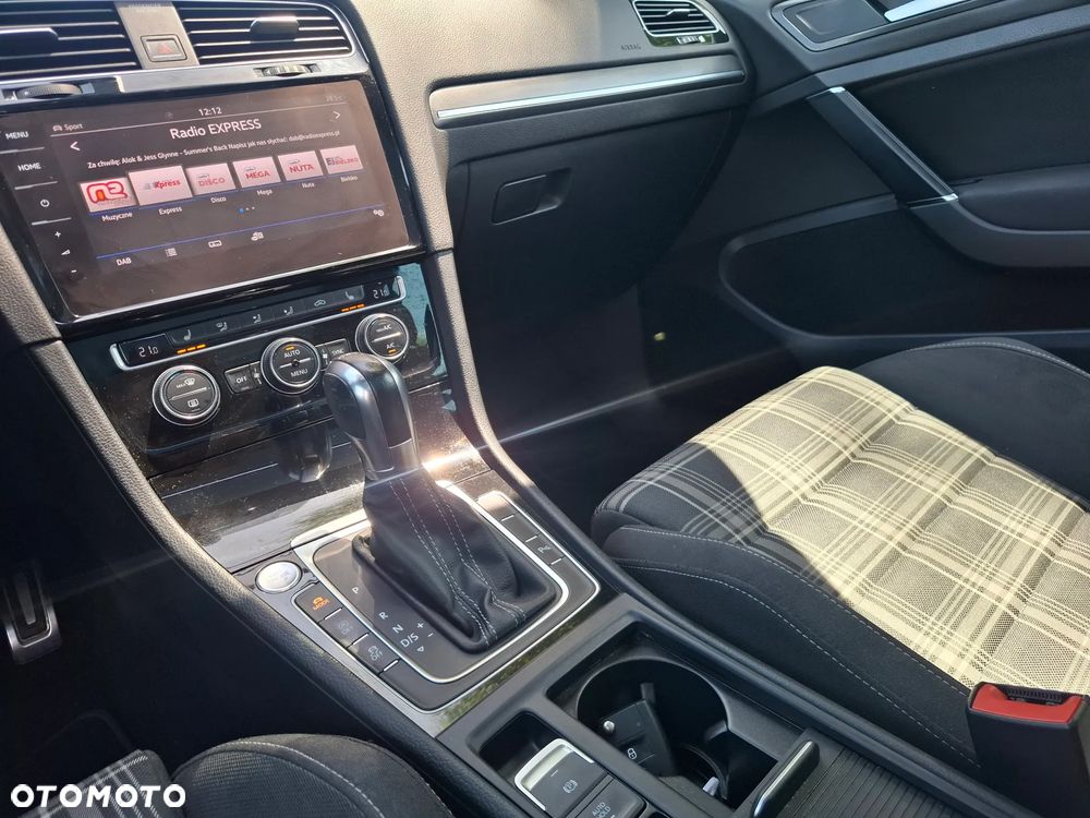 Volkswagen Golf - 17