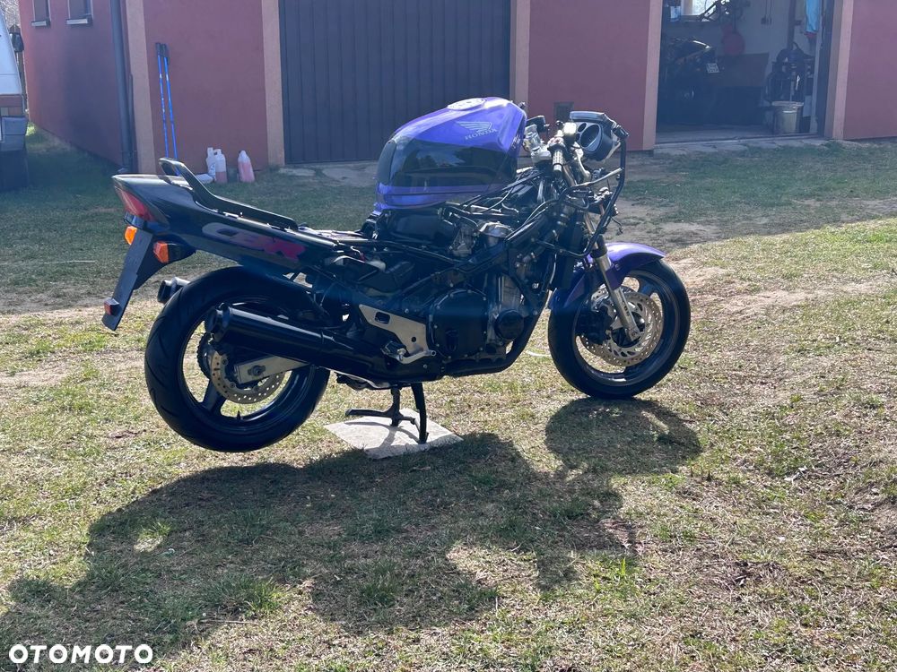 Honda CBR - 3