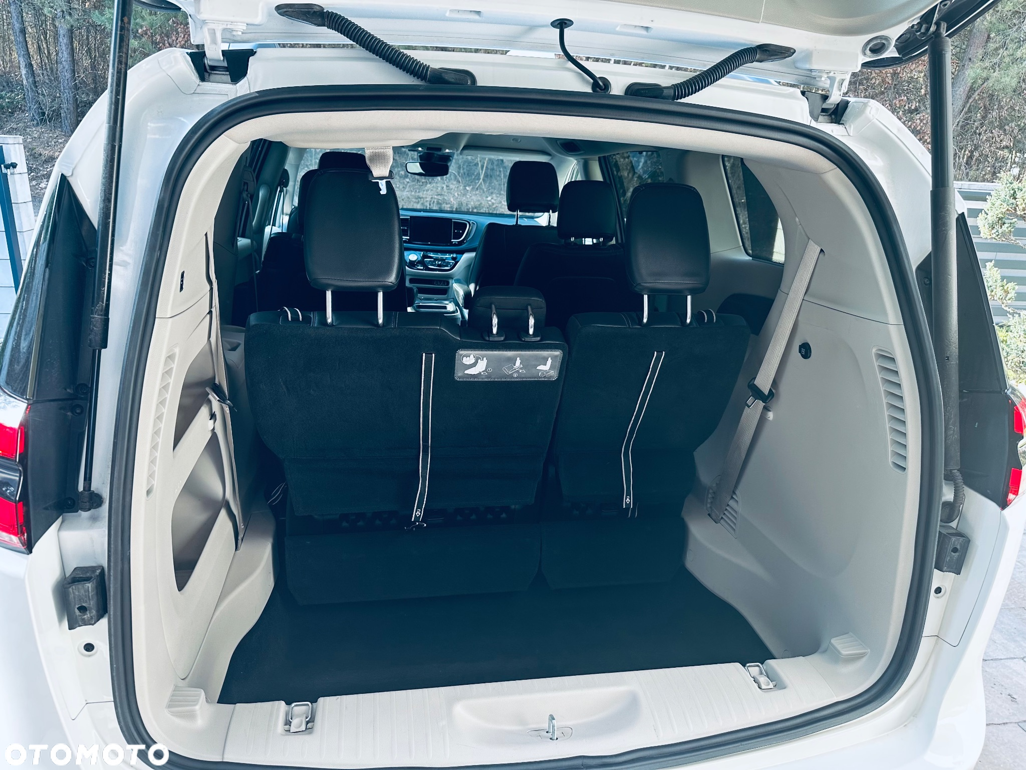 Chrysler Pacifica - 31