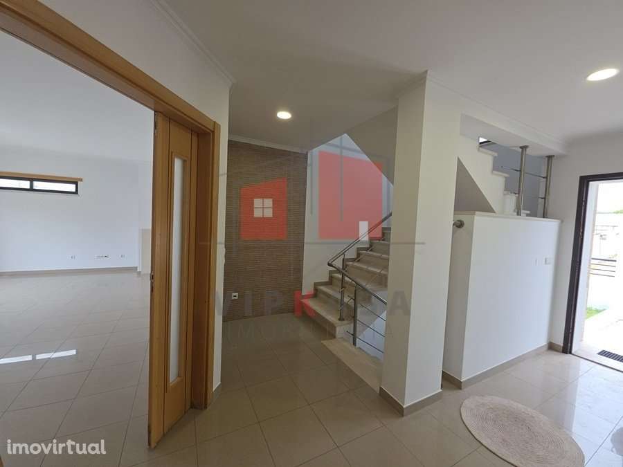 Moradia T5 totalmente remodelada - Grande imagem: 2/28