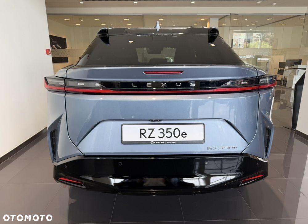 Lexus RZ - 4