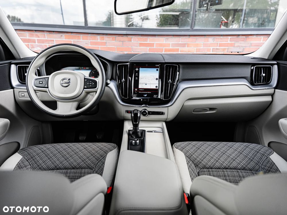 Volvo XC 60 D3 Momentum Pro - 5