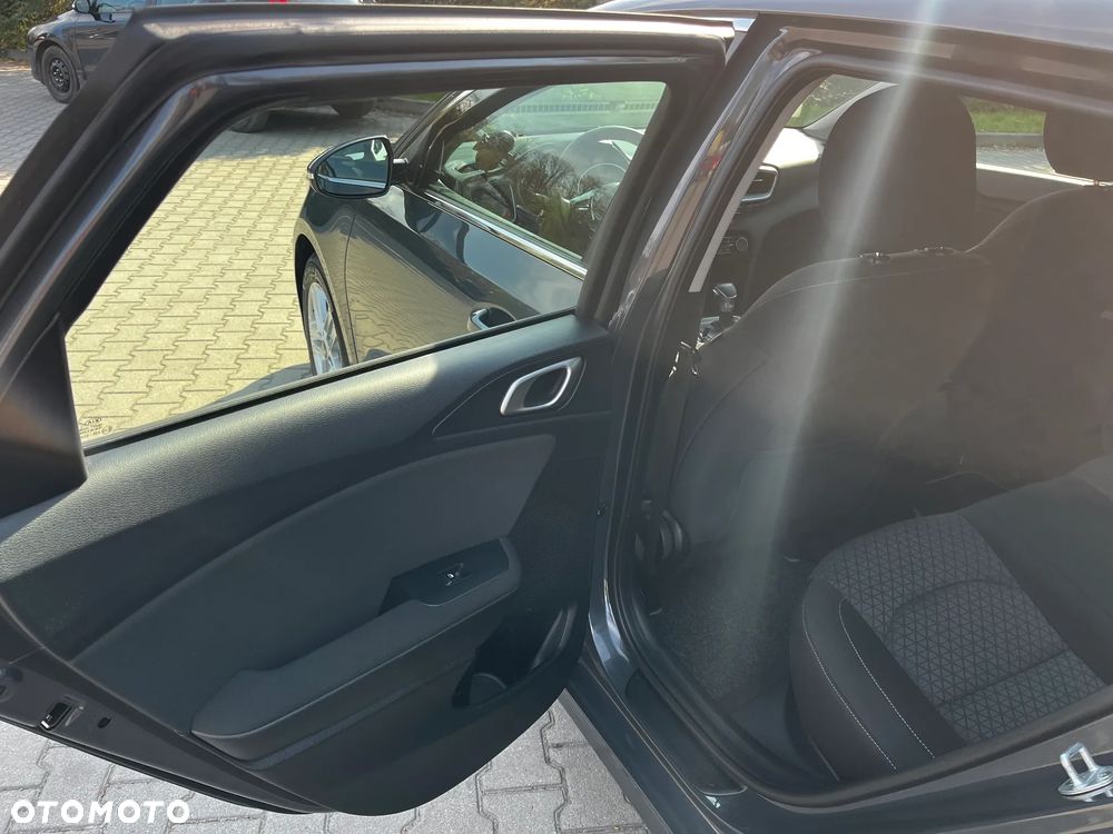 Kia Ceed - 10
