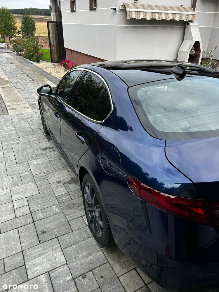 Alfa Romeo Giulia 2.0 Turbo 16V AT8-Q4 Ti - 5