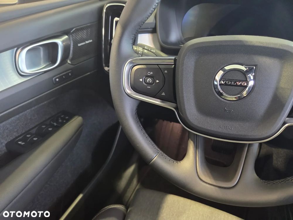 Volvo XC 40 B4 Plus Black Edition - 21