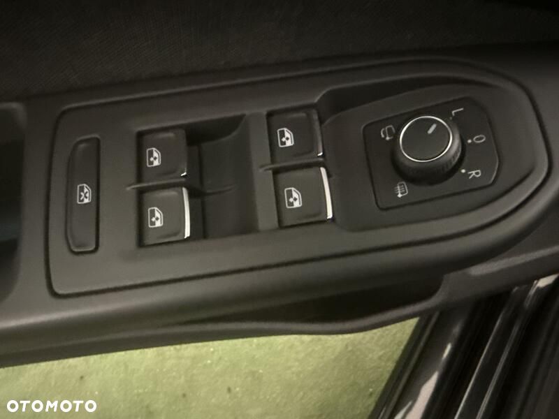 Volkswagen Golf - 12