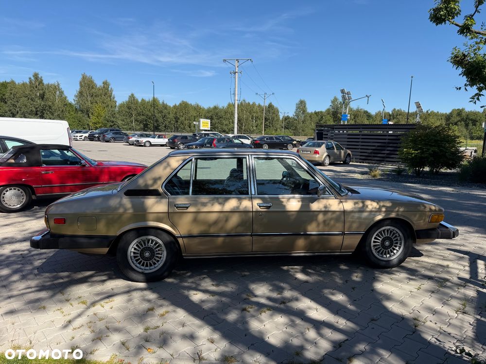 BMW Seria 5 528 i - 17