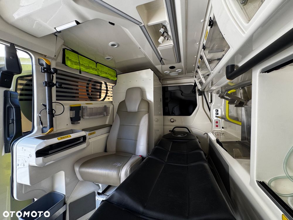 Volvo XC 90 B5 D AWD Geartronic Momentum Pro - 28