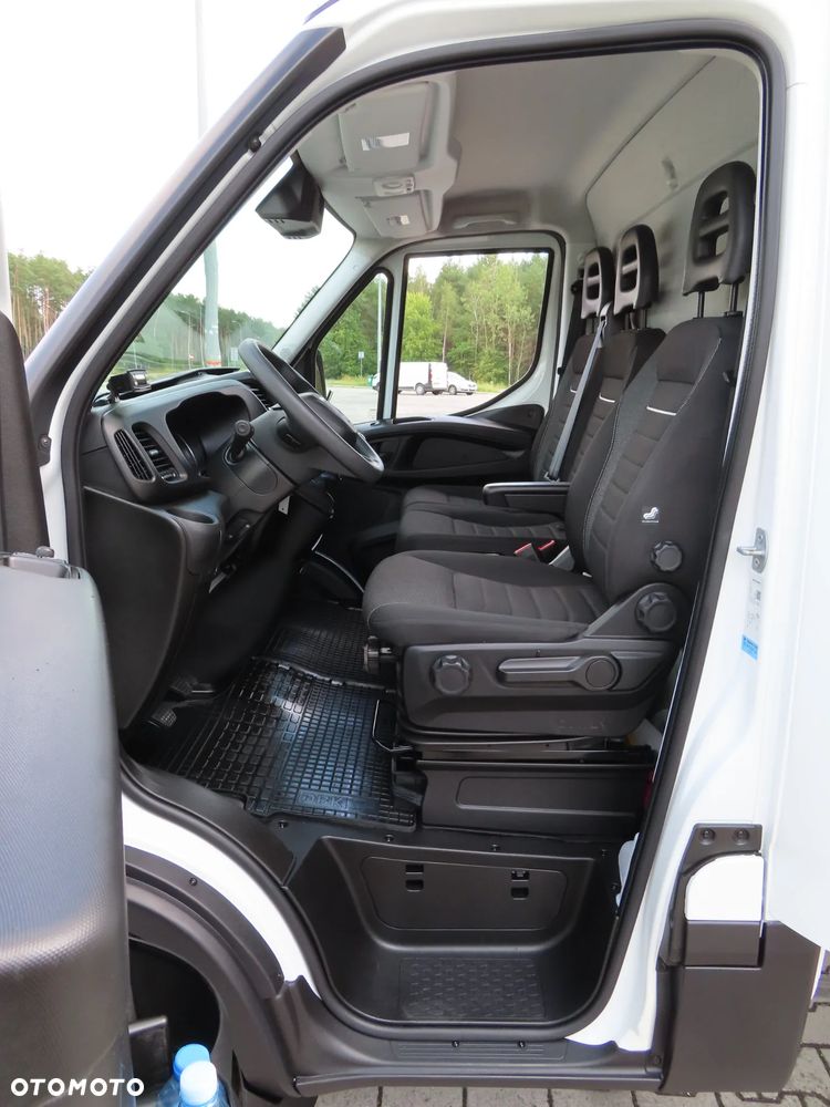 Iveco DAILY 35C16 3.0 HPI Chłodnia 7 E.Palet 3710 mm Dł. WZMACNIANY Agregat Thermo King 0*C Boczne Drzwi Zabudowy DMC 3500 DUŻA Ładowność 1160 Kg Nowe OPONY + Serwis W ASO IVECO Virtual Cockpit Carplay / Android Auto Stan Jak Nowy GWARANCJA Gotowy I Dostępny Polecam - 31