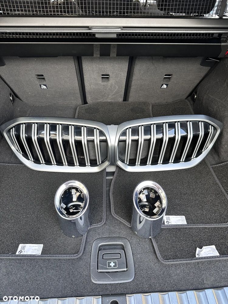 BMW G21 - Przedni Gril i Końcówki Wydechu - Oryginalne - 1