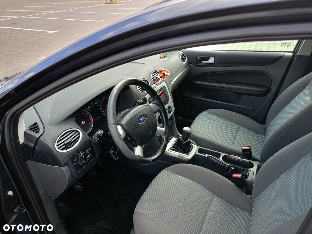 Ford Focus 1.6 Ambiente - 8